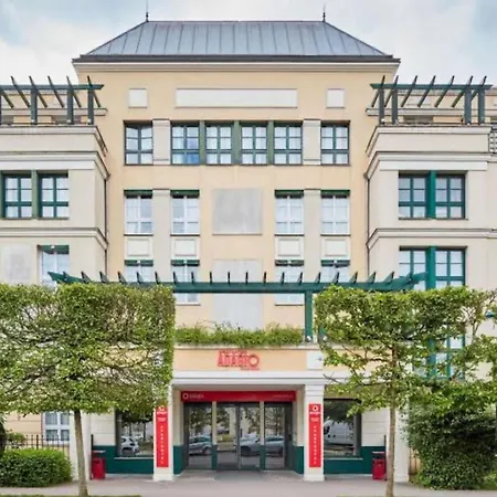 Newstay * 塞里斯
