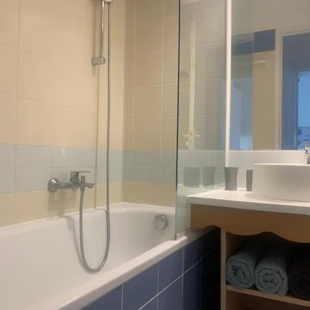 Newstay Серри